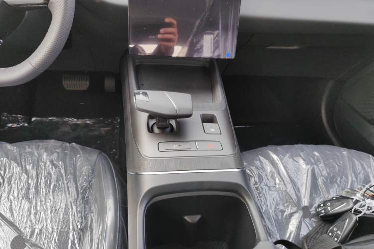 Used CHANGAN Eado 2025 Blue Whale 1.5T 500Bar Prestige Model Gear Lever