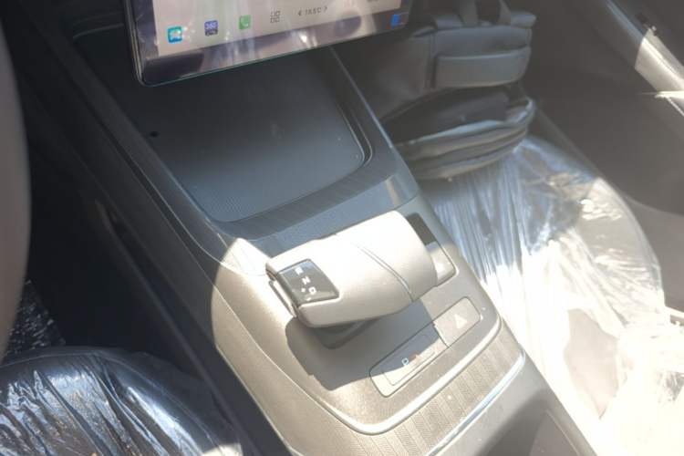 Used CHANGAN Eado 2025 Blue Whale 1.5T 500Bar Prestige Model Gear Lever