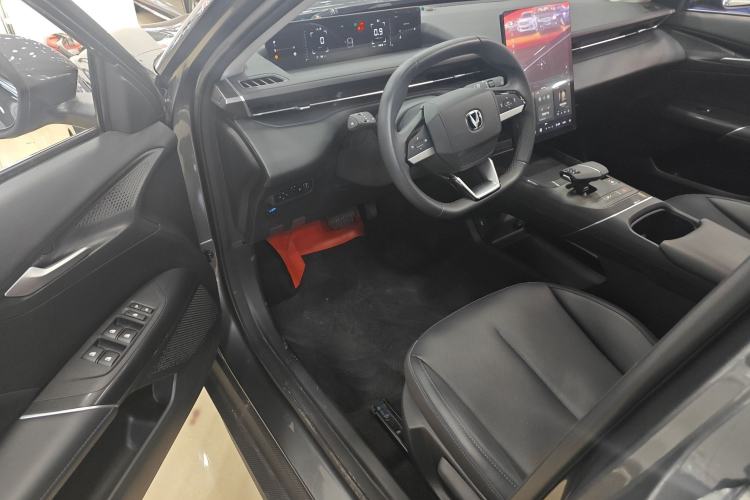 Used CHANGAN Eado 2025 Blue Whale 1.5T 500Bar Prestige Model Interior 1