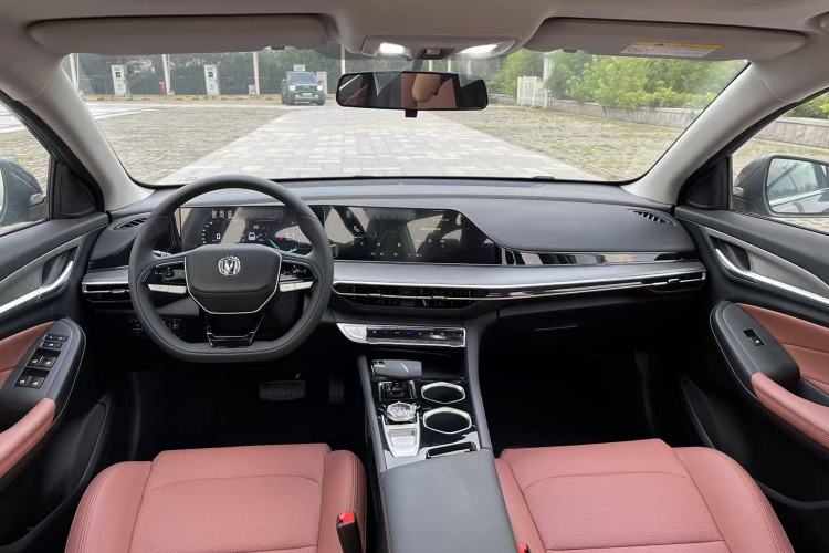 Used CHANGAN Eado 2025 PLUS 1.4T Dual-Clutch High-Energy Version Interior 1