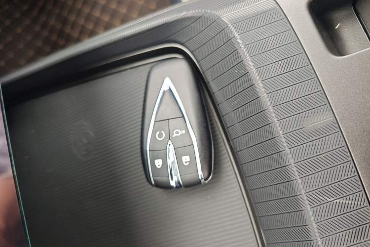 Used CHANGAN Eado 2025 Blue Whale 1.5T 500Bar Prestige Model Interior 1