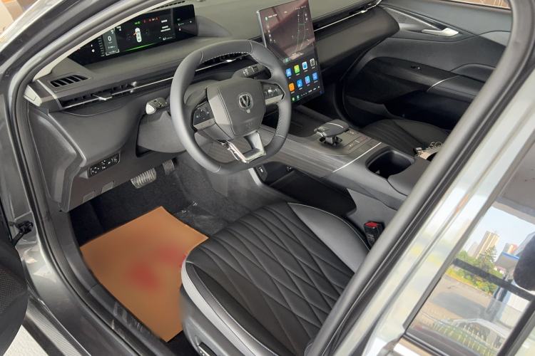 Used CHANGAN Eado 2025 Blue Whale 1.5T 500Bar Flagship Model Interior 1