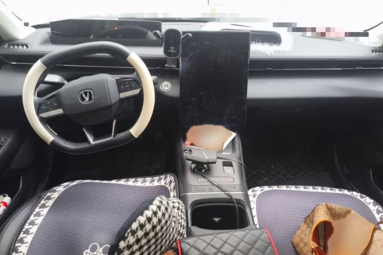 Used CHANGAN Eado 2025 Blue Whale 1.5T 500Bar Prestige Model Interior 2