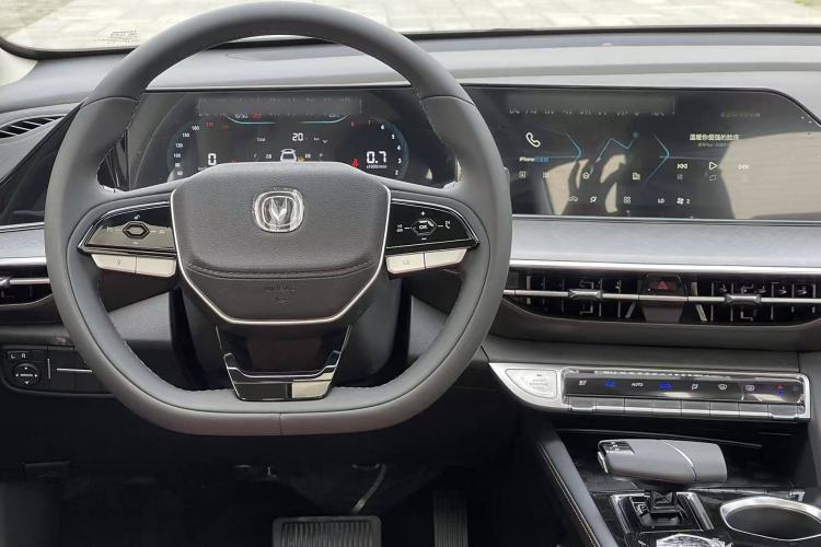 Used CHANGAN Eado 2025 PLUS 1.4T Dual-Clutch High-Energy Version Interior 2