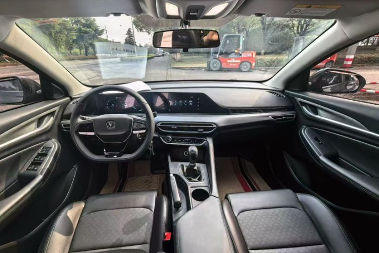 Used CHANGAN Eado 2025 PLUS 1.5L Manual Luxury Edition Interior 2