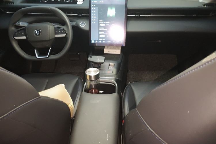 Used CHANGAN Eado 2025 Blue Whale 1.5T 500Bar Prestige Model Interior 2