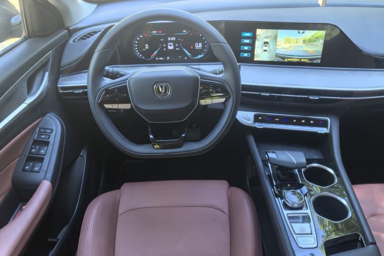 Used CHANGAN Eado 2025 PLUS 1.4T Dual-Clutch High-Energy Version Interior 2