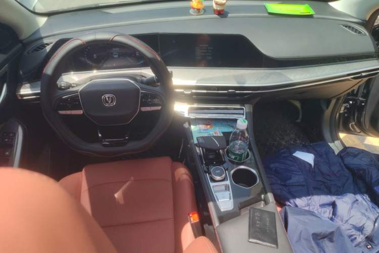 Used CHANGAN Eado 2025 PLUS 1.4T Dual-Clutch High-Energy Version Interior 2