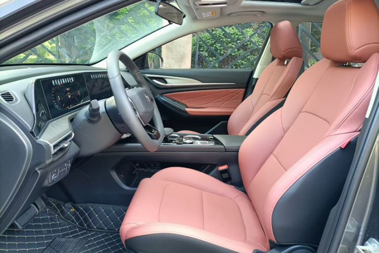 Used CHANGAN Eado 2025 PLUS 1.4T Dual-Clutch High-Energy Version Interior 2