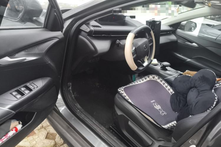 Used CHANGAN Eado 2025 Blue Whale 1.5T 500Bar Prestige Model Interior 3