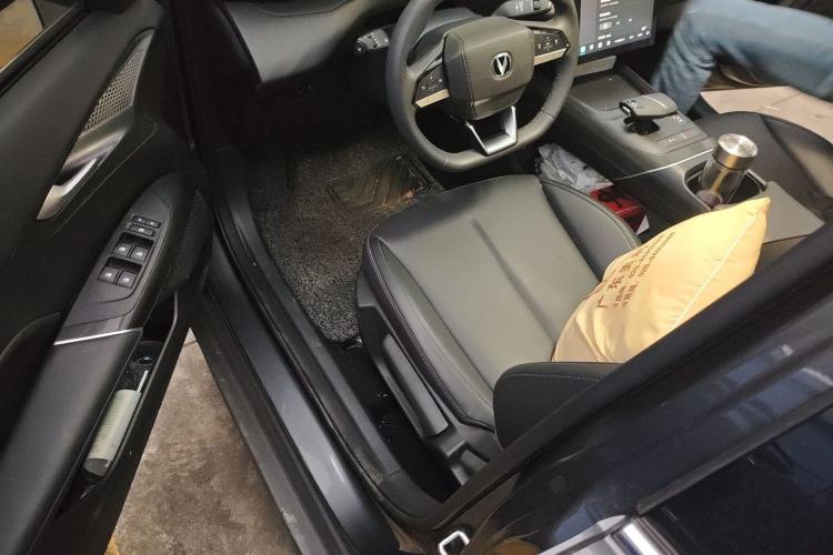 Used CHANGAN Eado 2025 Blue Whale 1.5T 500Bar Prestige Model Interior 3