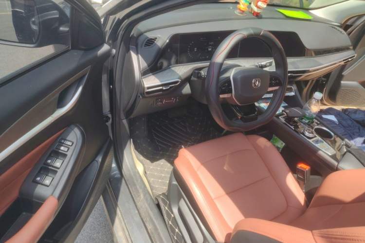 Used CHANGAN Eado 2025 PLUS 1.4T Dual-Clutch High-Energy Version Interior 3