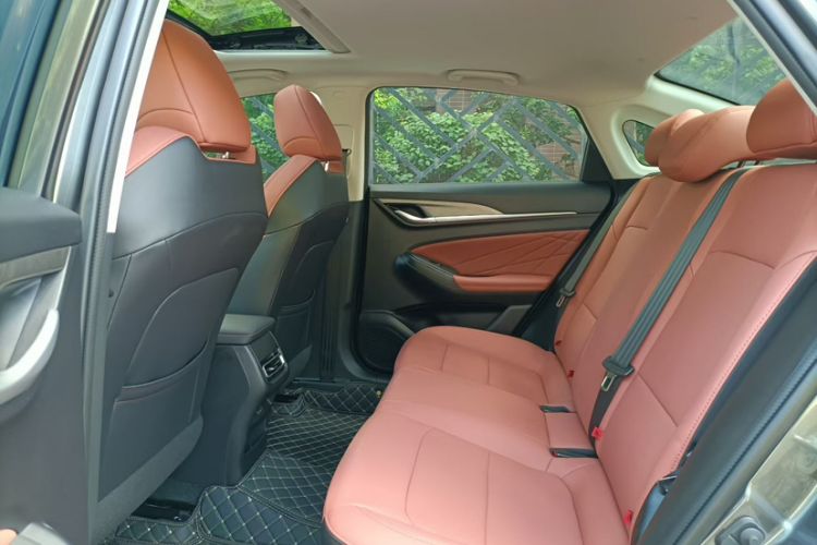 Used CHANGAN Eado 2025 PLUS 1.4T Dual-Clutch High-Energy Version Interior 3