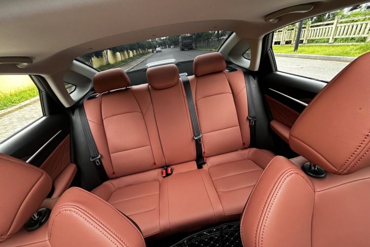 Used CHANGAN Eado 2025 PLUS 1.4T Dual-Clutch High-Energy Version Interior 4