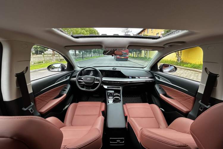 Used CHANGAN Eado 2025 PLUS 1.4T Dual-Clutch High-Energy Version Interior 9