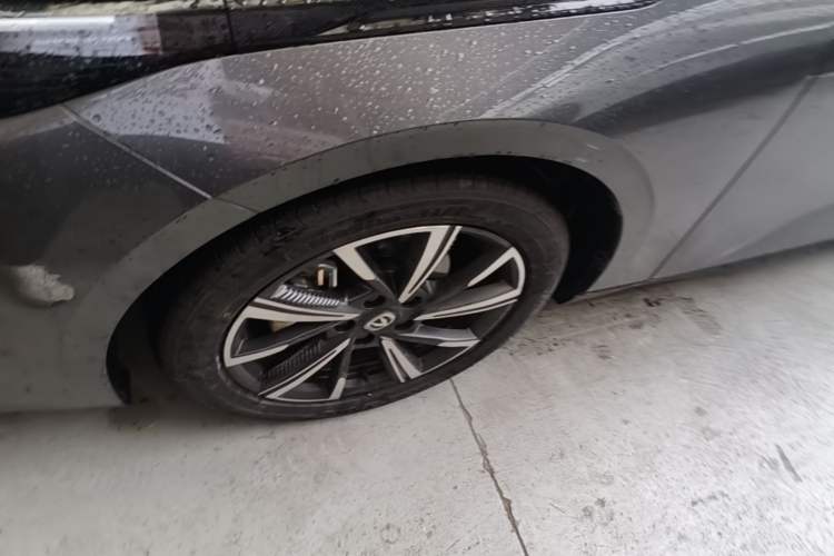 Used CHANGAN Eado 2025 Blue Whale 1.5T 500Bar Prestige Model Left Front Wheel Hub
