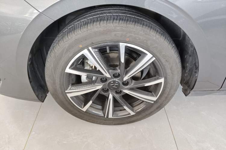 Used CHANGAN Eado 2025 Blue Whale 1.5T 500Bar Prestige Model Left Front Wheel Hub