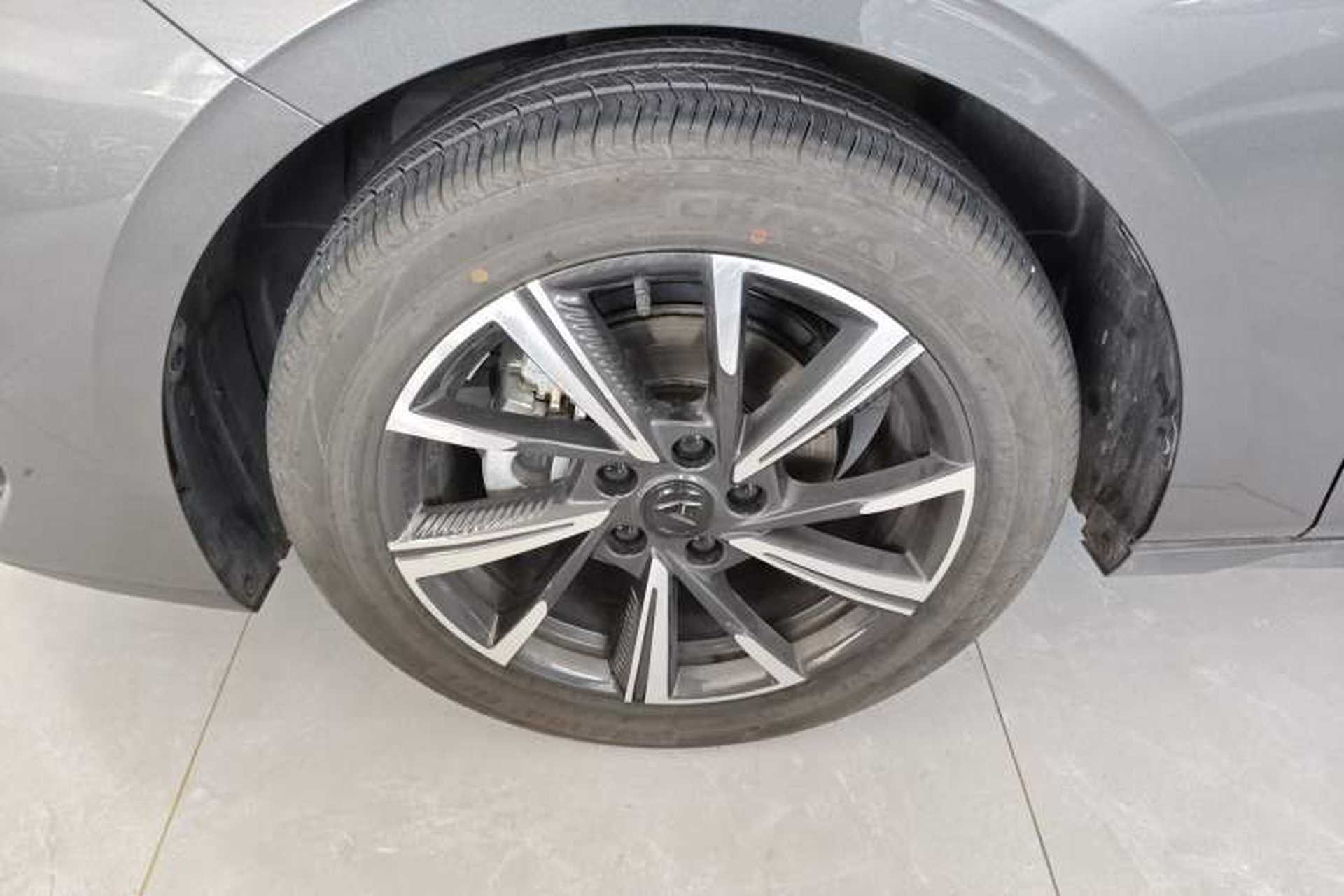 Used CHANGAN Eado 2025 Blue Whale 1.5T 500Bar Prestige Model Left Front Wheel Hub