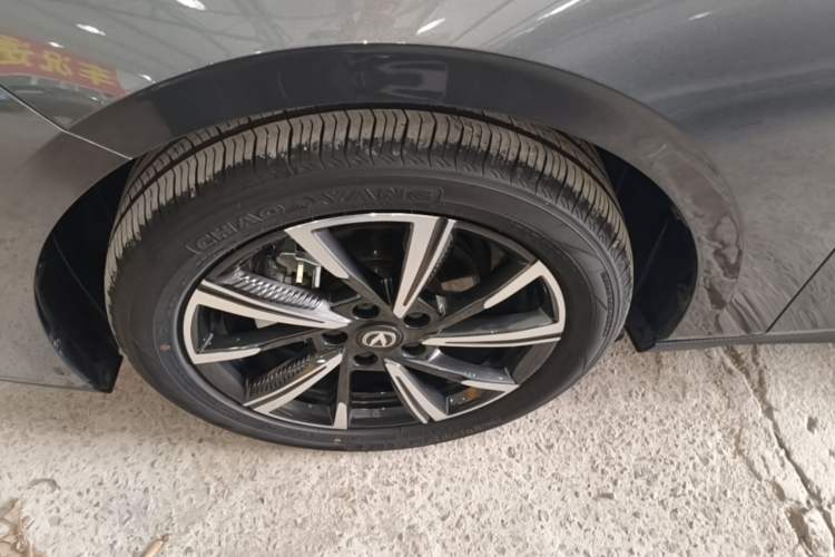 Used CHANGAN Eado 2025 Blue Whale 1.5T 500Bar Prestige Model Left Front Wheel Hub