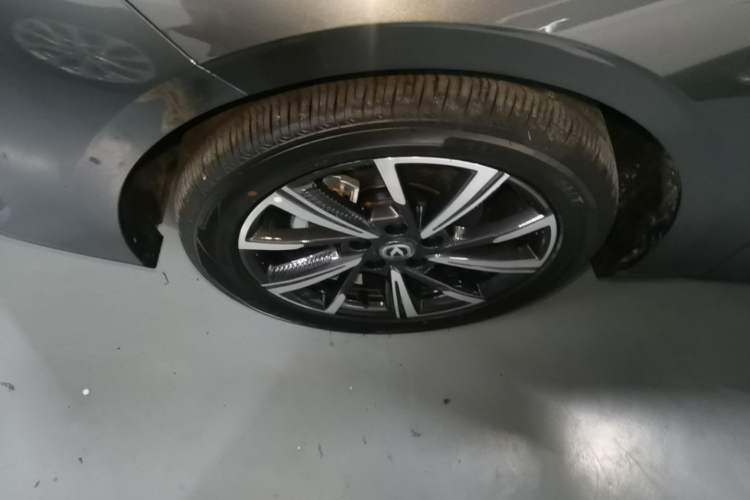 Used CHANGAN Eado 2025 Blue Whale 1.5T 500Bar Prestige Model Left Front Wheel Hub