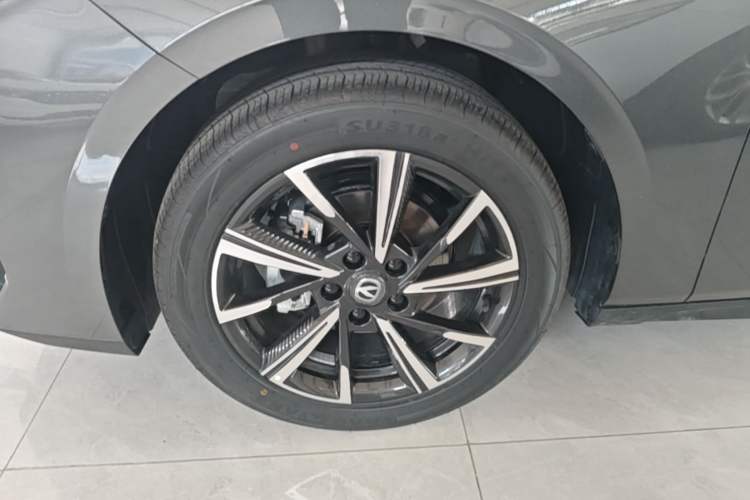 Used CHANGAN Eado 2025 Blue Whale 1.5T 500Bar Prestige Model Left Front Wheel Hub