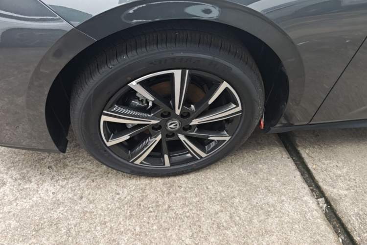Used CHANGAN Eado 2025 Blue Whale 1.5T 500Bar Prestige Model Left Front Wheel Hub