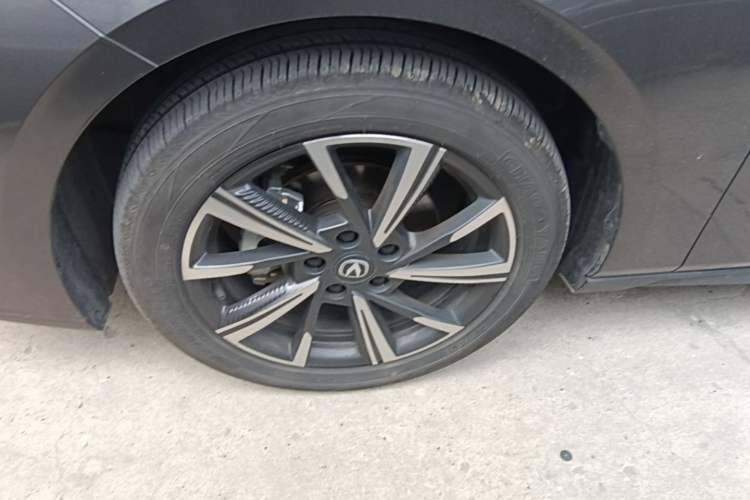 Used CHANGAN Eado 2025 Blue Whale 1.5T 500Bar Prestige Model Left Front Wheel Hub