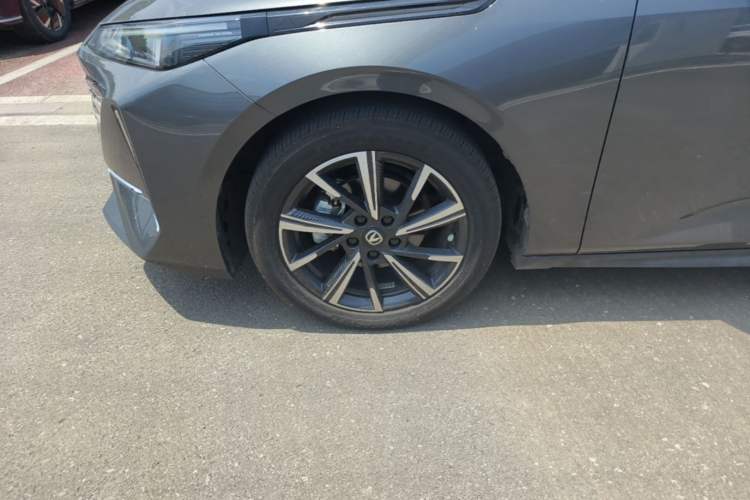 Used CHANGAN Eado 2025 Blue Whale 1.5T 500Bar Prestige Model Left Front Wheel Hub