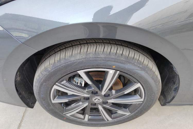Used CHANGAN Eado 2025 Blue Whale 1.5T 500Bar Prestige Model Left Front Wheel Hub