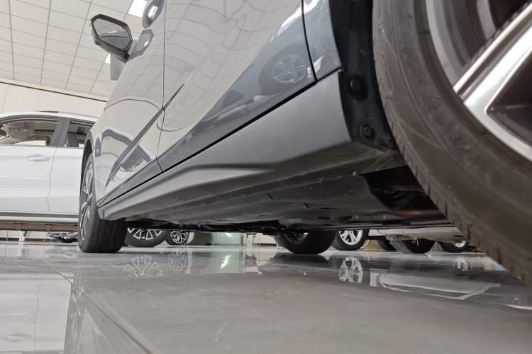 Used CHANGAN Eado 2025 Blue Whale 1.5T 500Bar Prestige Model Left Side Sill