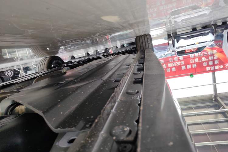 Used CHANGAN Eado 2025 Blue Whale 1.5T 500Bar Prestige Model Left Side Sill