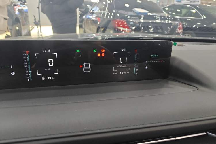 Used CHANGAN Eado 2025 Blue Whale 1.5T 500Bar Prestige Model Odometer Close Up