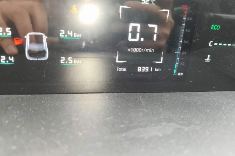 Used CHANGAN Eado 2025 Blue Whale 1.5T 500Bar Prestige Model Odometer Close Up