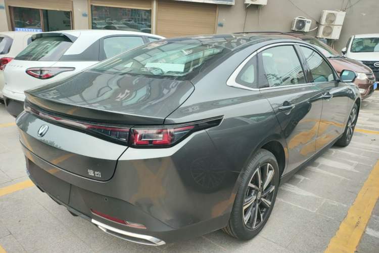 Used CHANGAN Eado 2025 Blue Whale 1.5T 500Bar Prestige Model Rear Right 45 Deg