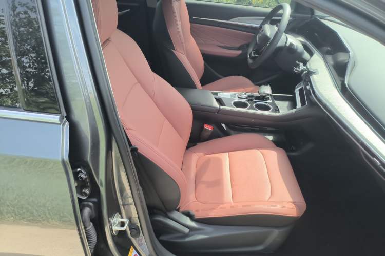 Used CHANGAN Eado 2025 PLUS 1.4T Dual-Clutch High-Energy Version Right Front Seat