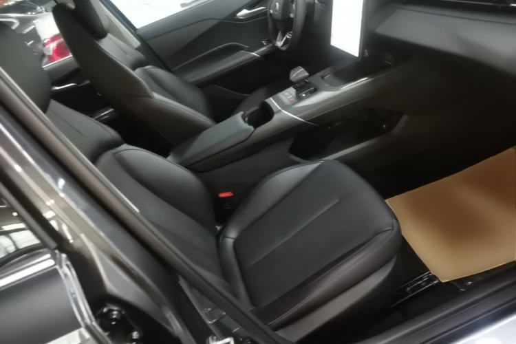 Used CHANGAN Eado 2025 Blue Whale 1.5T 500Bar Prestige Model Right Front Seat