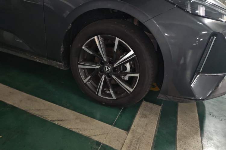 Used CHANGAN Eado 2025 Blue Whale 1.5T 500Bar Flagship Model Right Front Wheel Hub