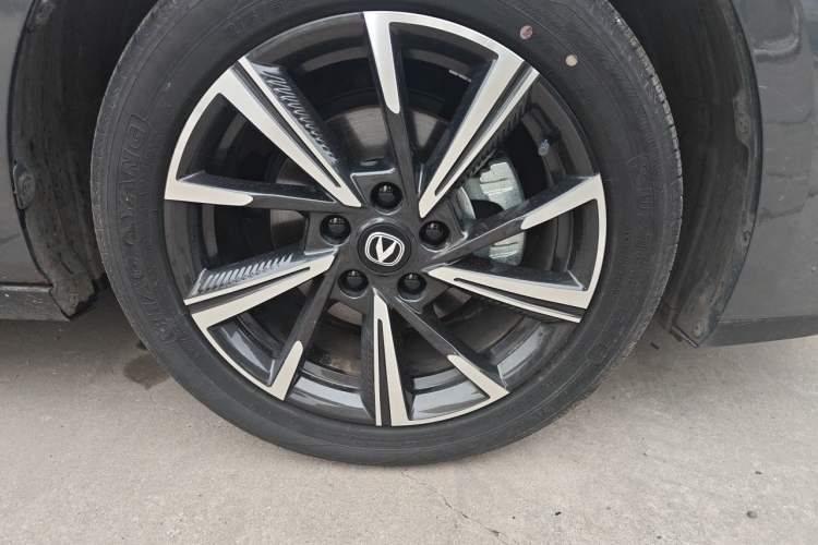 Used CHANGAN Eado 2025 Blue Whale 1.5T 500Bar Prestige Model Right Front Wheel Hub