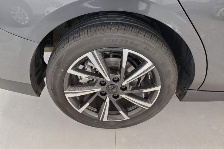 Used CHANGAN Eado 2025 Blue Whale 1.5T 500Bar Prestige Model Right Rear Wheel Hub
