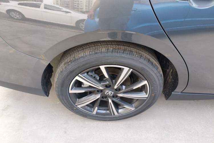 Used CHANGAN Eado 2025 Blue Whale 1.5T 500Bar Prestige Model Right Rear Wheel Hub