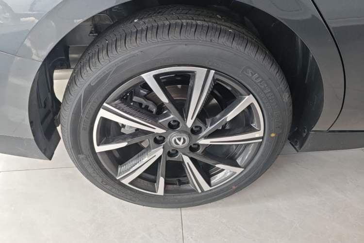 Used CHANGAN Eado 2025 Blue Whale 1.5T 500Bar Prestige Model Right Rear Wheel Hub