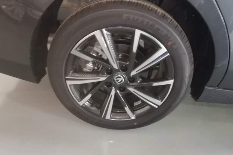 Used CHANGAN Eado 2025 Blue Whale 1.5T 500Bar Prestige Model Right Rear Wheel Hub