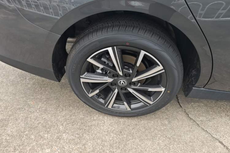 Used CHANGAN Eado 2025 Blue Whale 1.5T 500Bar Prestige Model Right Rear Wheel Hub