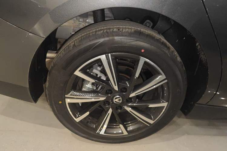 Used CHANGAN Eado 2025 Blue Whale 1.5T 500Bar Prestige Model Right Rear Wheel Hub