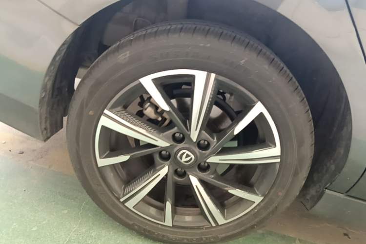 Used CHANGAN Eado 2025 Blue Whale 1.5T 500Bar Prestige Model Right Rear Wheel Hub