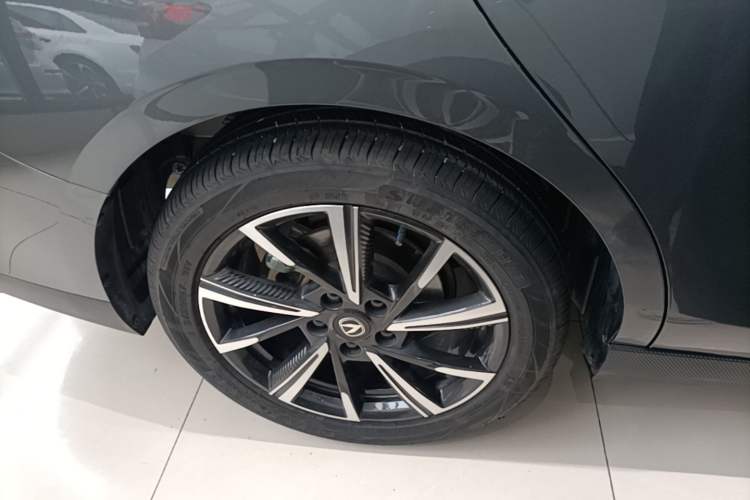 Used CHANGAN Eado 2025 Blue Whale 1.5T 500Bar Prestige Model Right Rear Wheel Hub