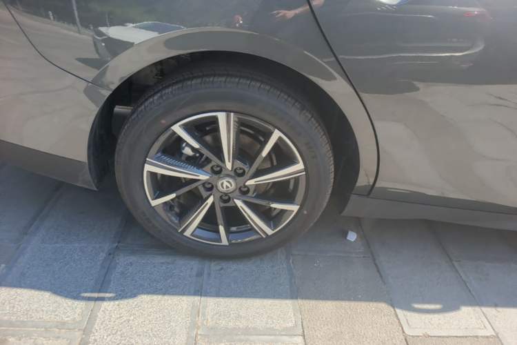 Used CHANGAN Eado 2025 Blue Whale 1.5T 500Bar Prestige Model Right Rear Wheel Hub
