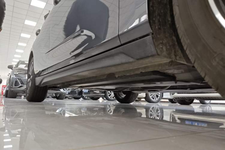 Used CHANGAN Eado 2025 Blue Whale 1.5T 500Bar Prestige Model Right Side Sill