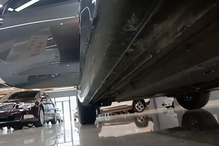 Used CHANGAN Eado 2025 PLUS 1.4T Dual-Clutch High-Energy Version Right Side Sill