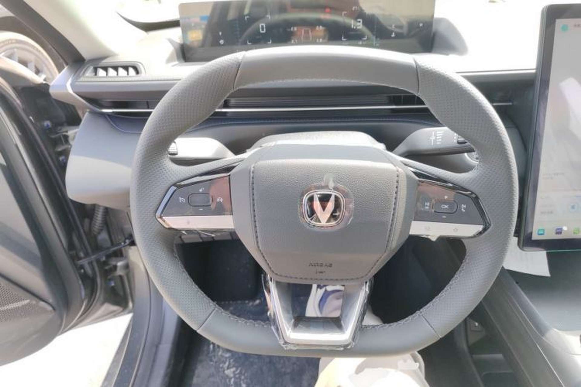 Used CHANGAN Eado 2025 Blue Whale 1.5T 500Bar Prestige Model Steering Wheel
